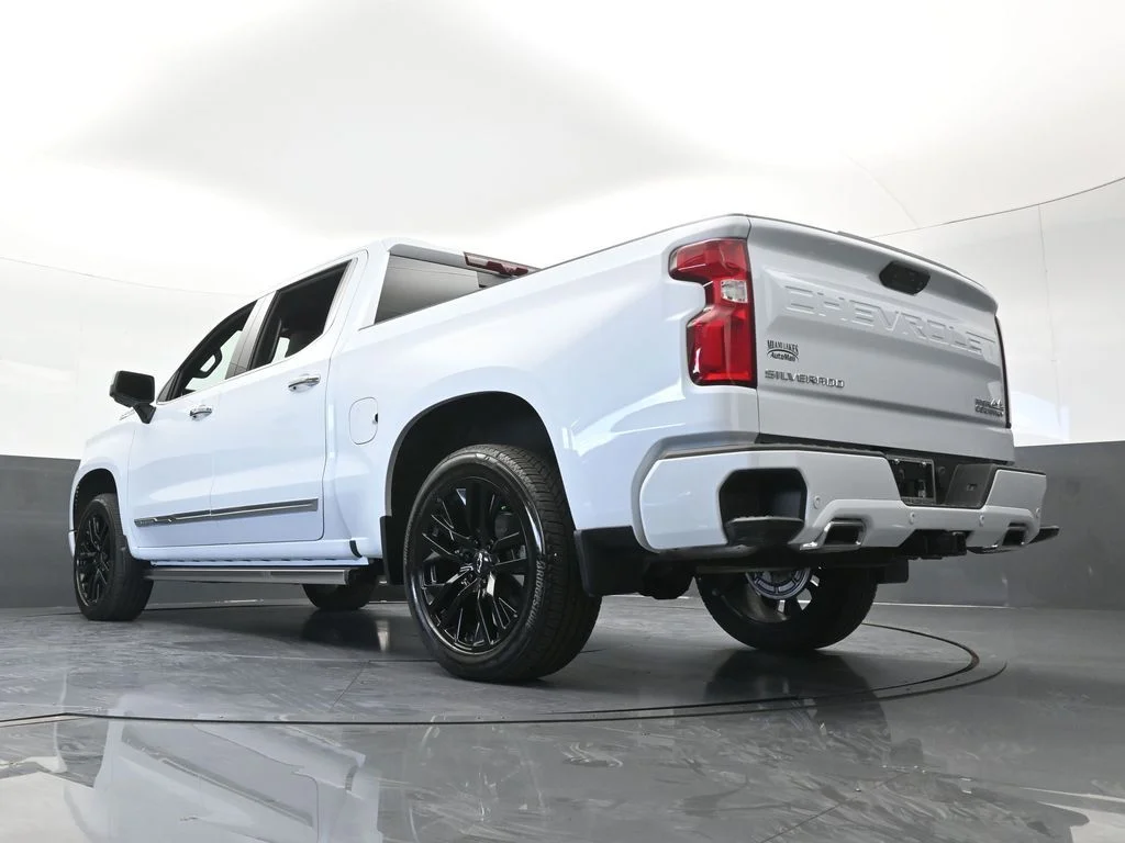 Used 2026 Summit White Chevrolet High Country image 74