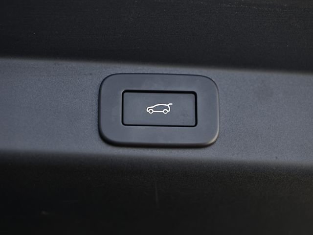 Used 2025 Carpathian Gray Premium Metallic Land Rover Dynamic SE image 39