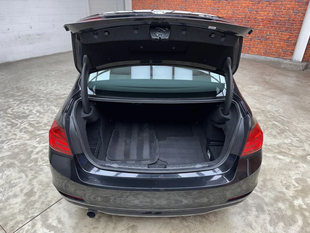 Used 2015 Black BMW 320i xDrive image 28