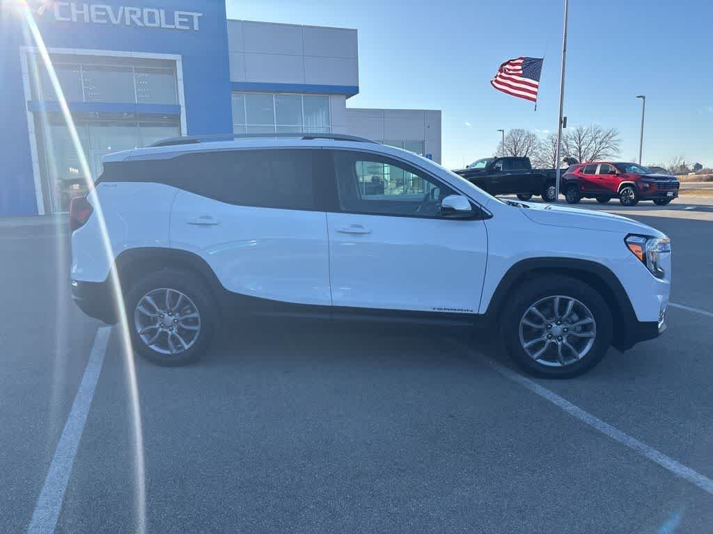 Used 2022 GMC Terrain SLT with VIN 3GKALVEV8NL153849 for sale in Spring Valley, Minnesota