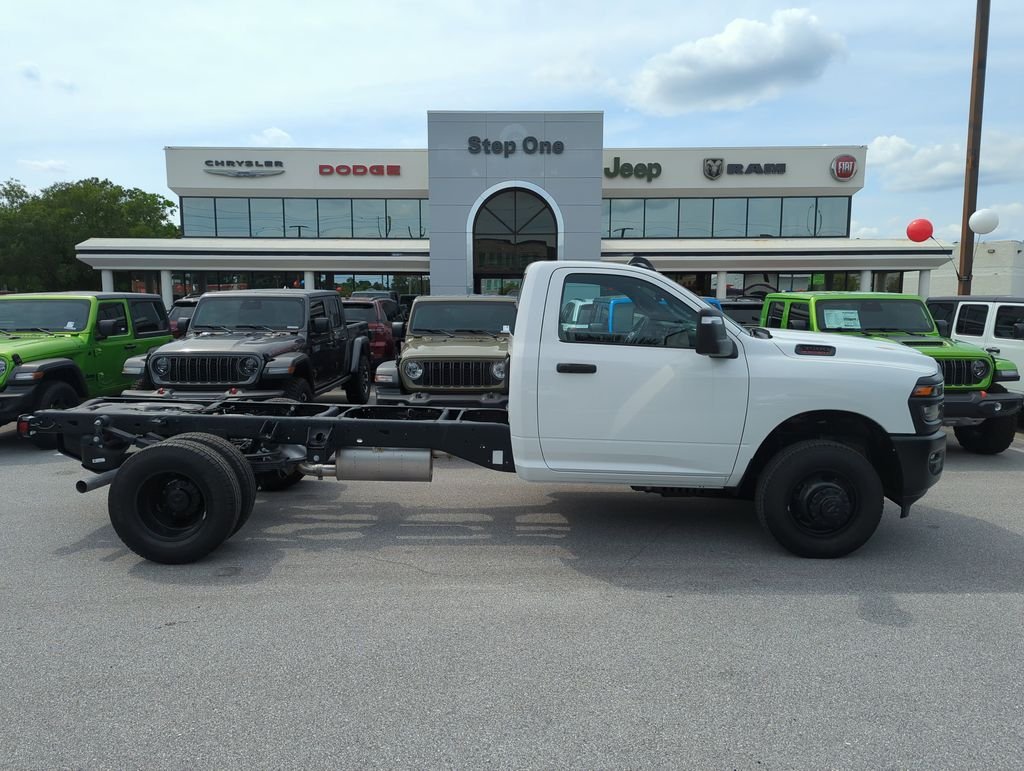 New 2026 Bright White Clear-Coat Exterior Paint Ram Tradesman image 8