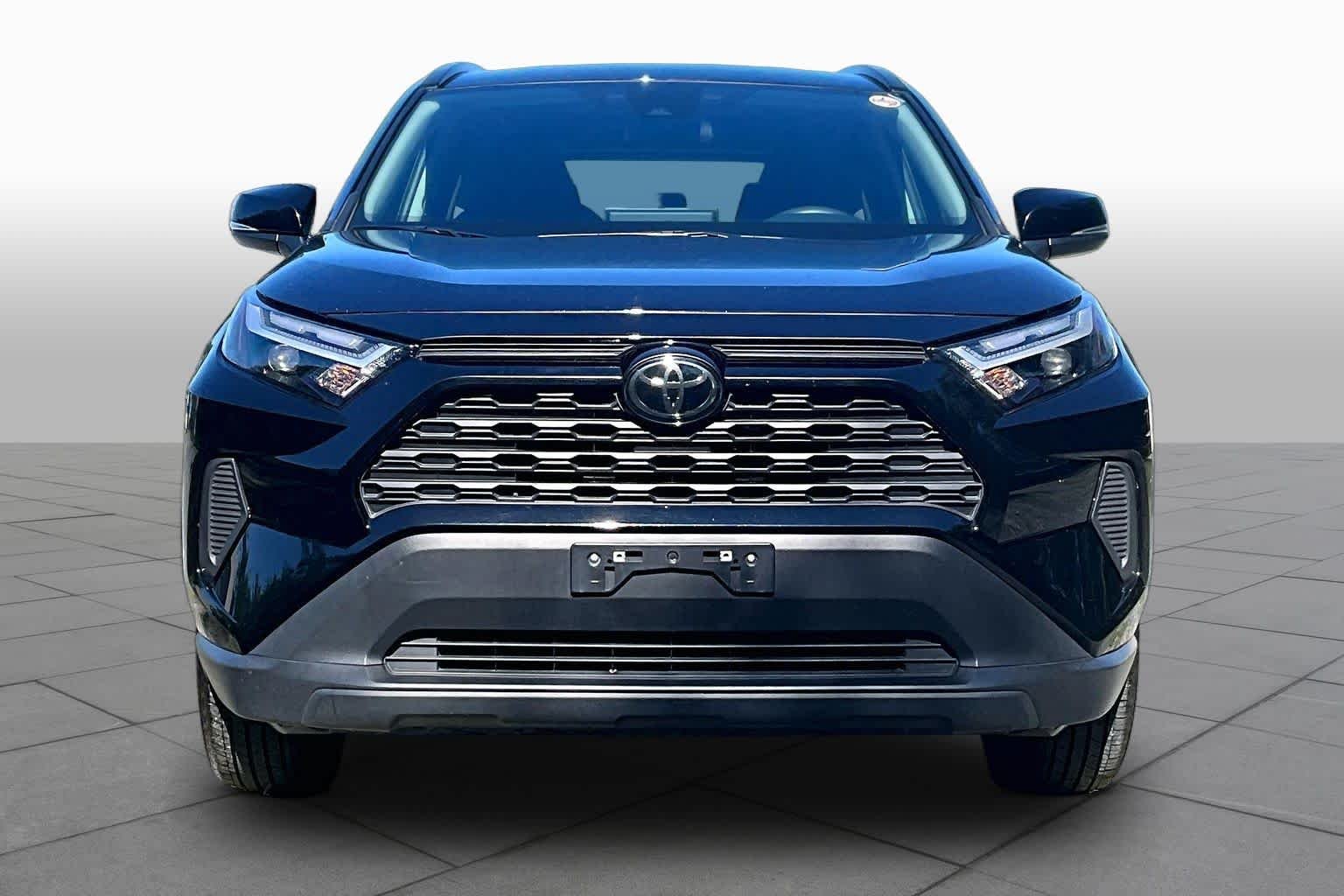Used 2025 Midnight Black Metallic Toyota XLE image 4