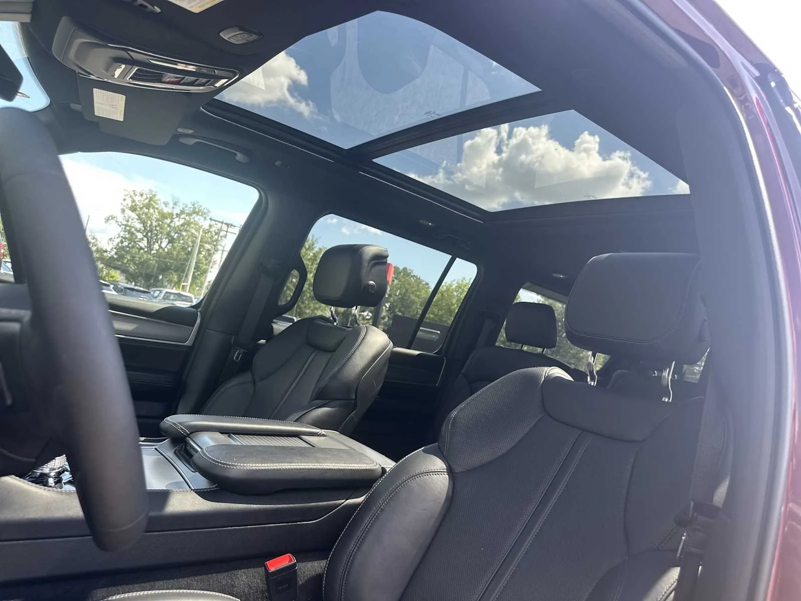 New 2026 Velvet Red Pearl-Coat Exterior Paint Jeep Limited Altitude image 30
