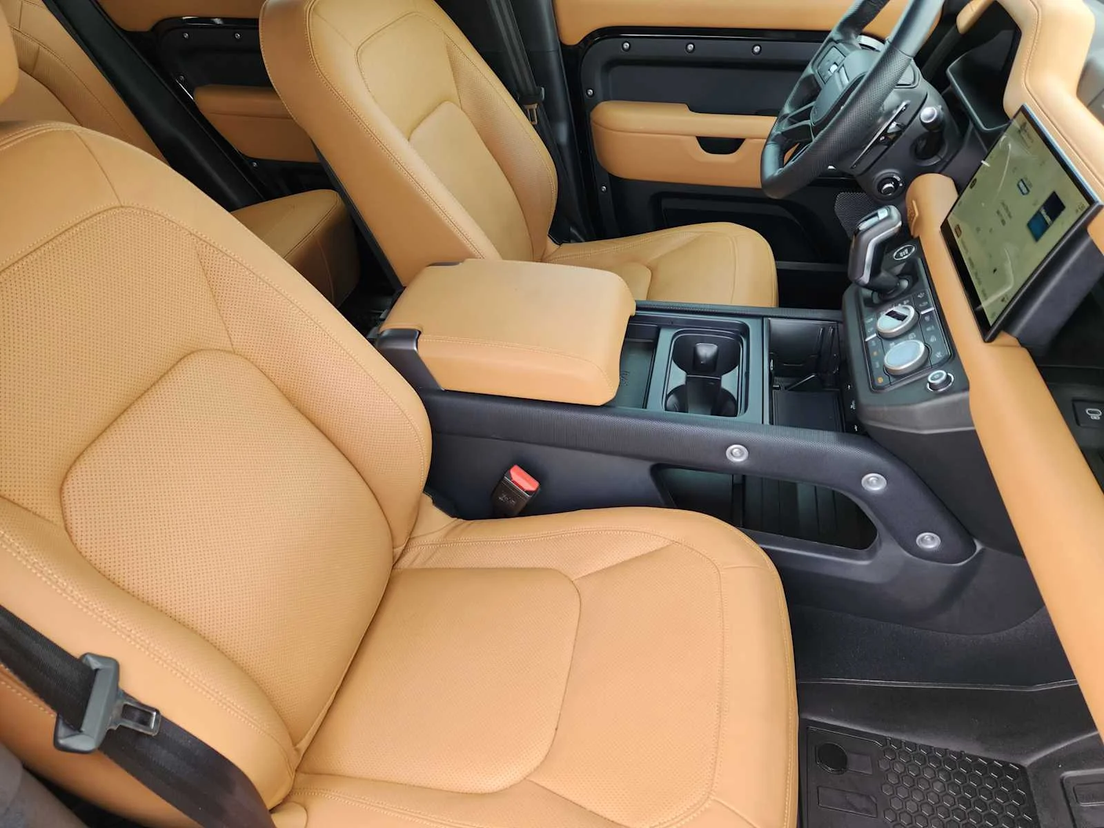 Used 2024 Santorini Black Metallic Land Rover V8 image 13