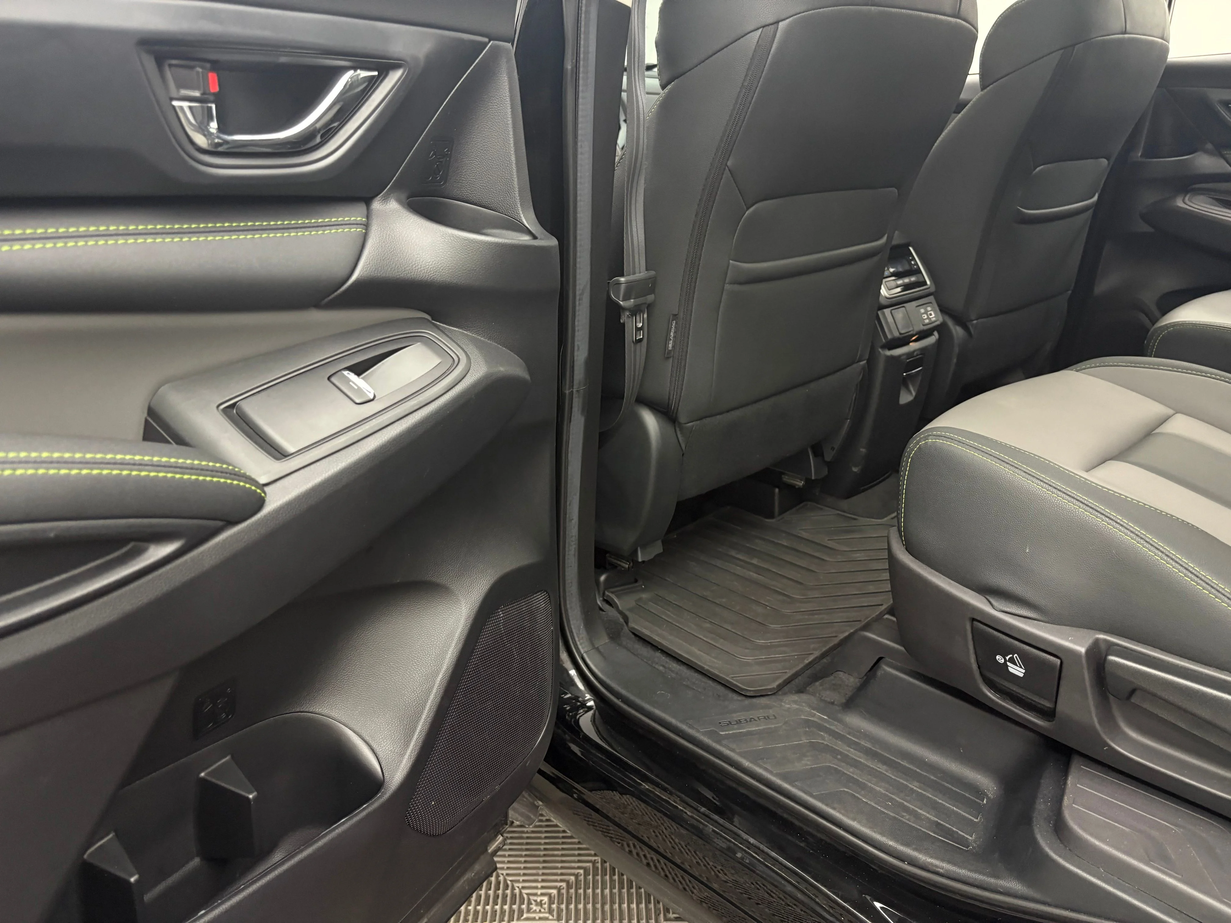 Used 2025 Crystal Black Silica Subaru Onyx Edition image 41