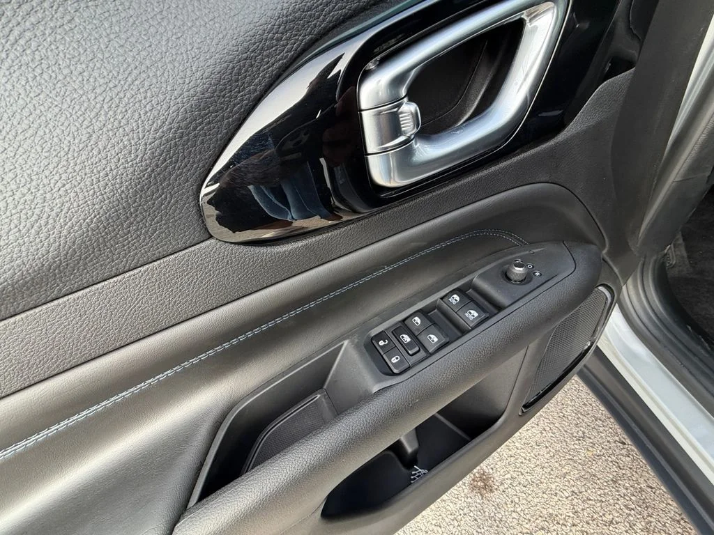 New 2026 Silver Jeep Latitude image 11