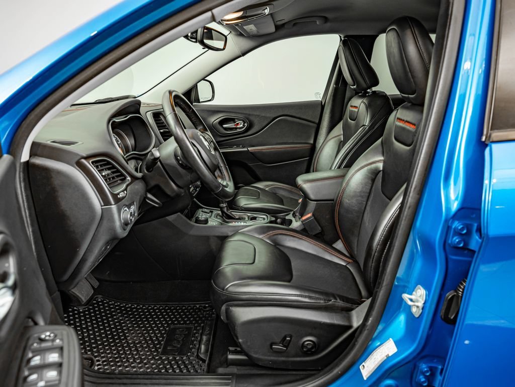Used 2020 Hydro Blue Pearlcoat Jeep Trailhawk image 32