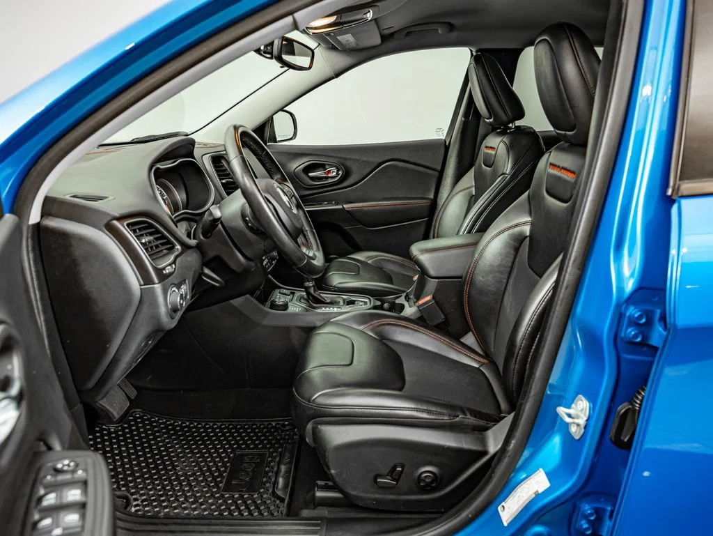 Used 2020 Hydro Blue Pearlcoat Jeep Trailhawk image 32