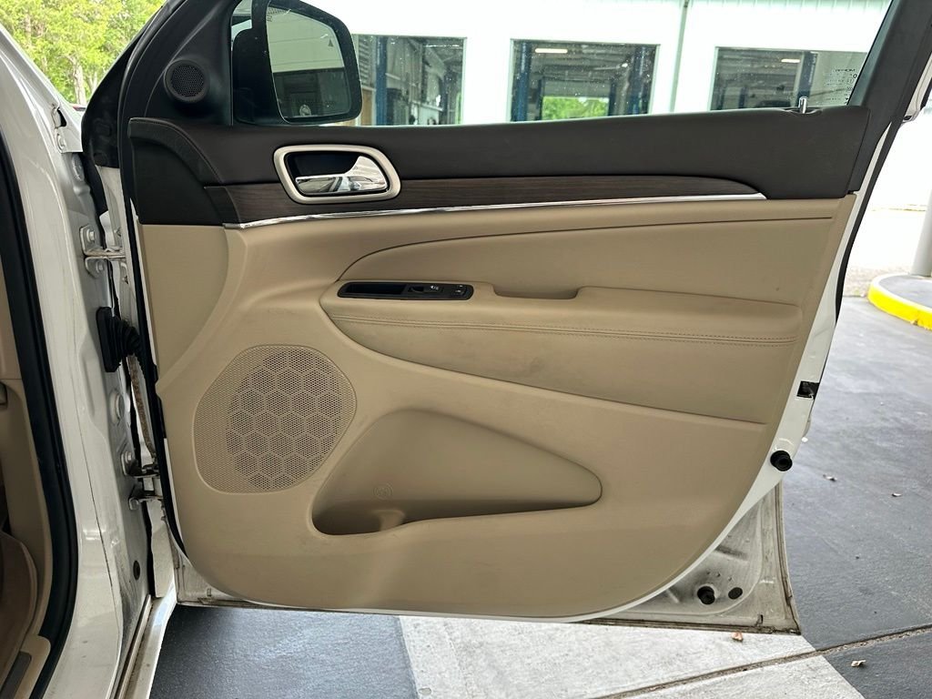 Used 2017 White Jeep Overland image 35
