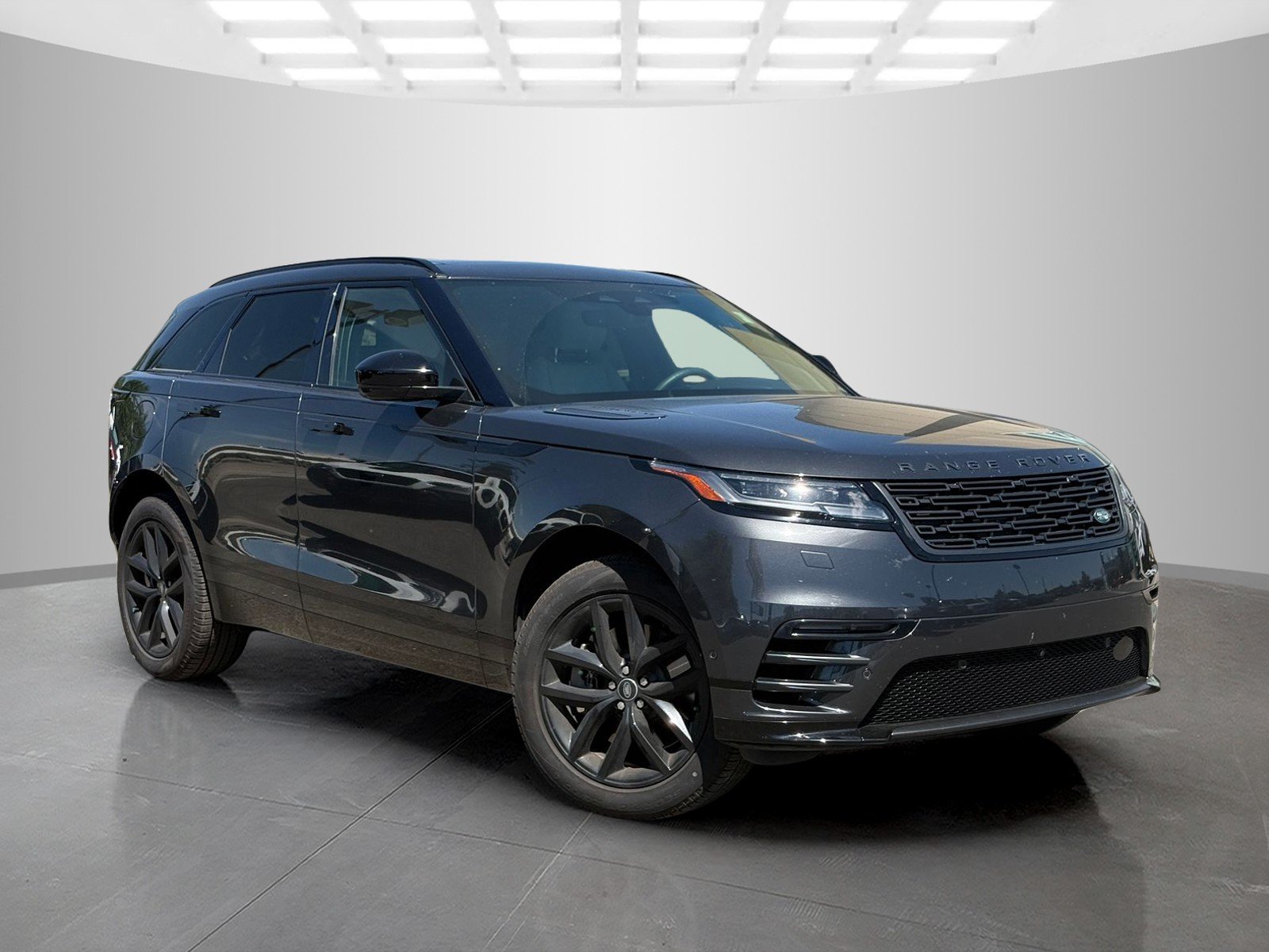 Used 2026 Carpathian Grey Premium Metallic Land Rover Dynamic SE image 3