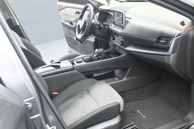 Used 2023 Gun Metallic Nissan SV image 22