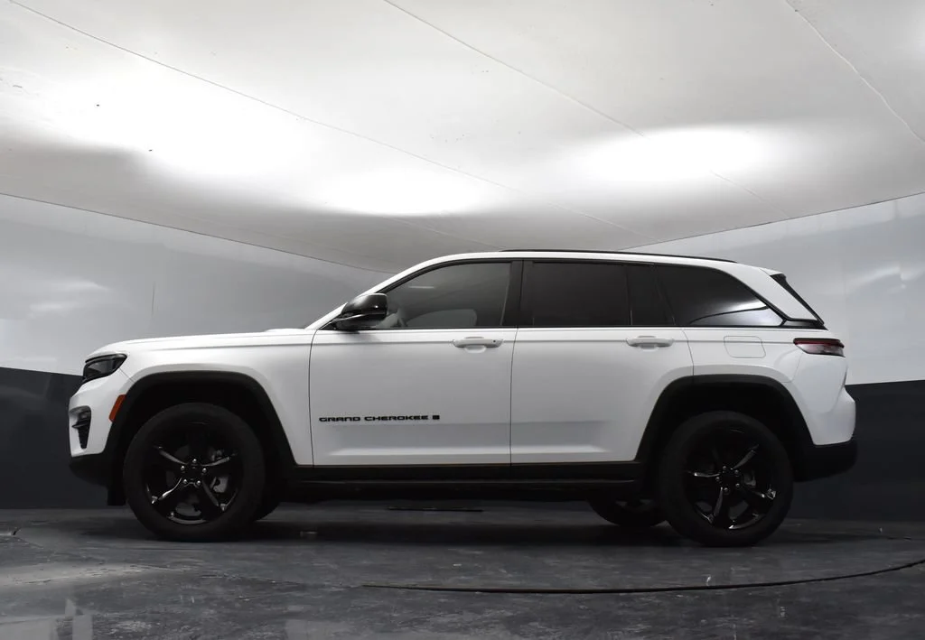 Certified Used 2023 White Jeep Limited image 30