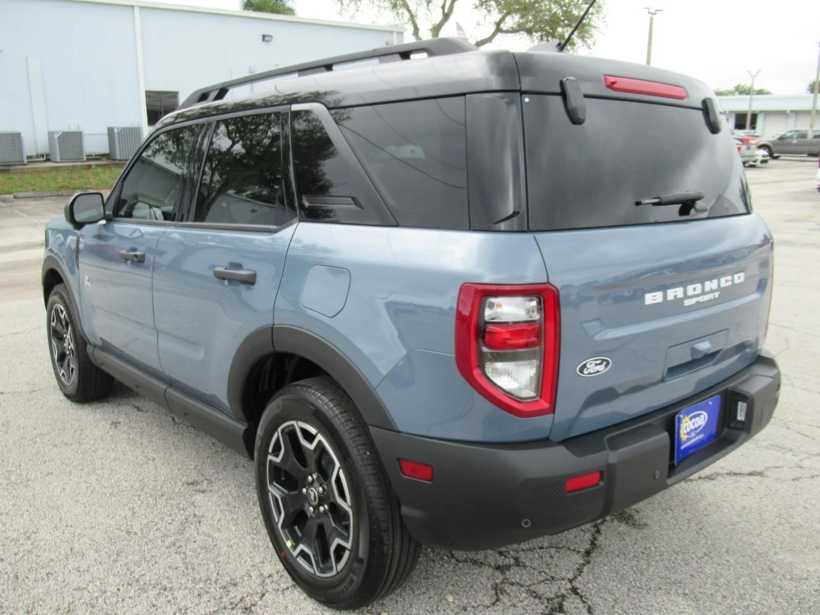 New 2026 Azure Gray Metallic Tri-Coat Ford Outer Banks® image 5