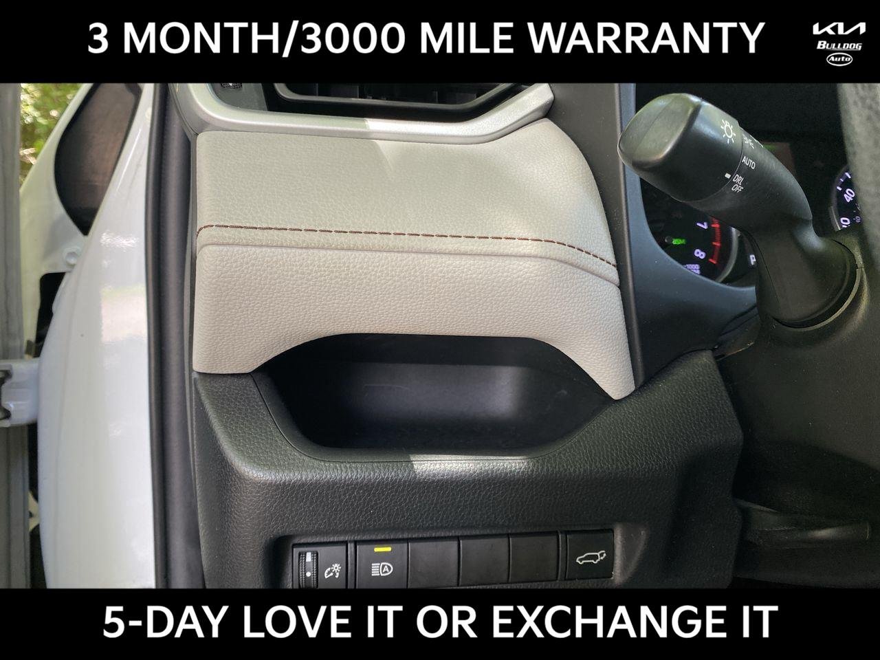 Used 2022 White Toyota XLE image 34