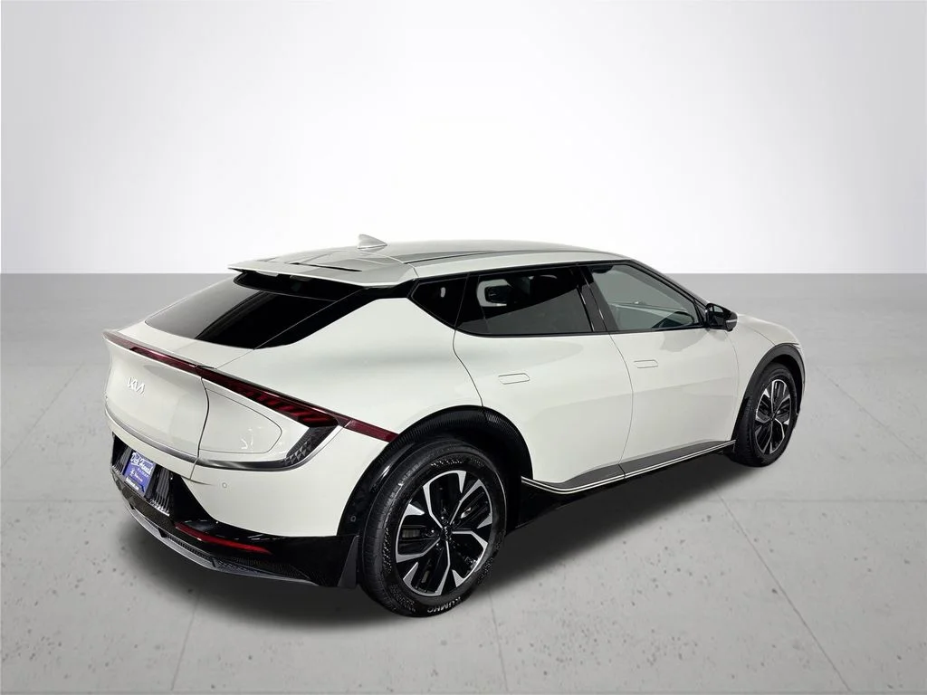 Used 2023 White Kia Wind image 6