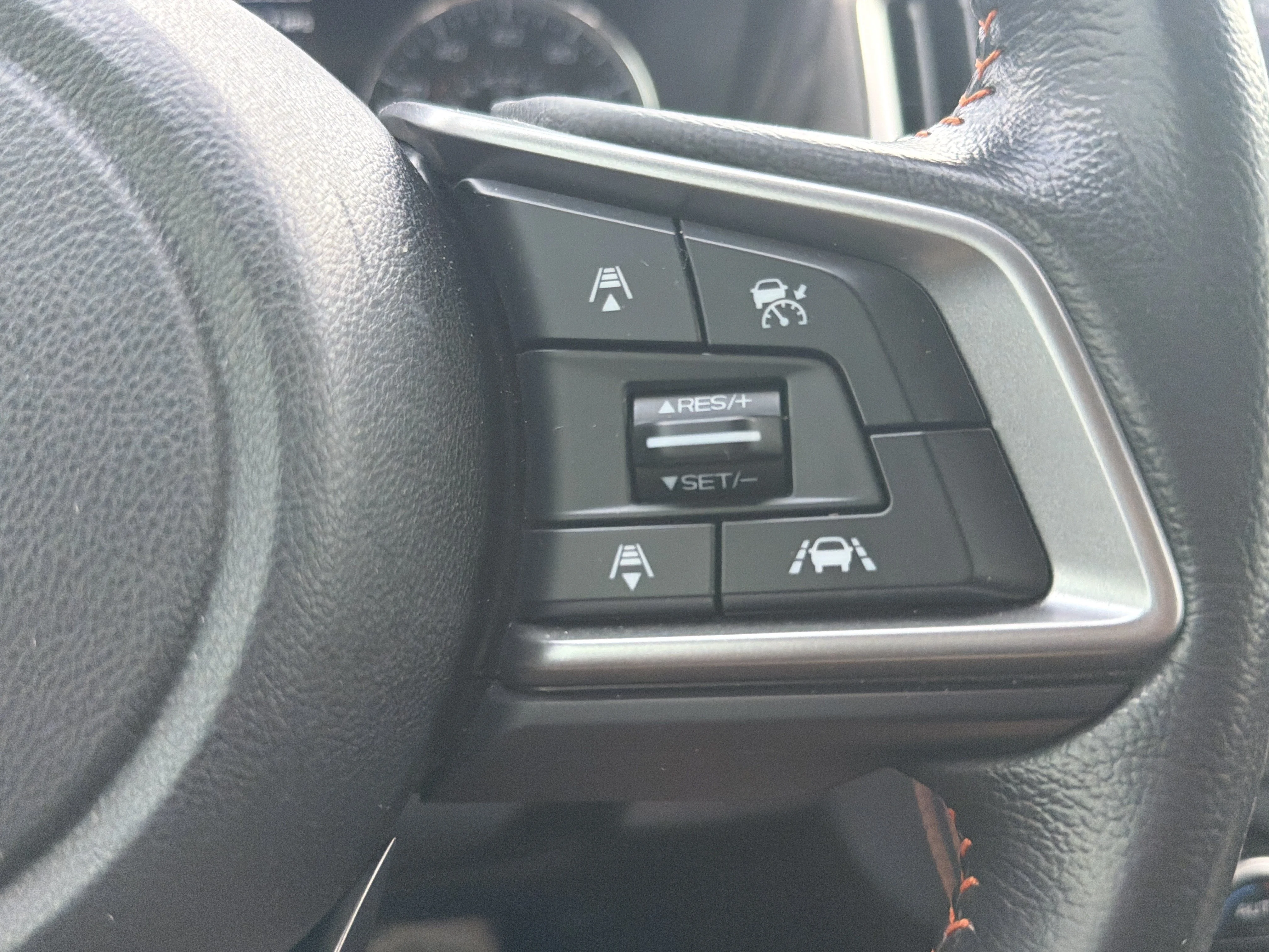 Used 2019 Ice Silver Metallic Subaru Limited image 30