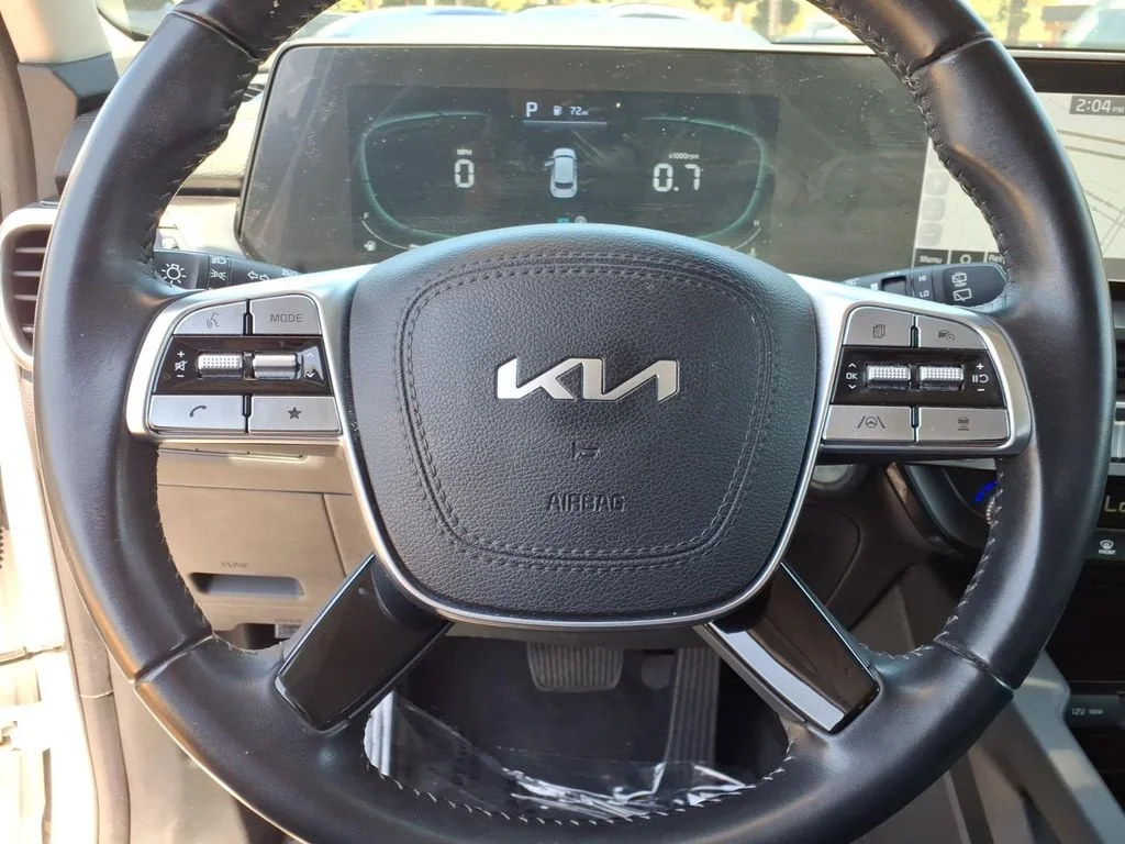 Certified Used 2024 White Kia LX image 22