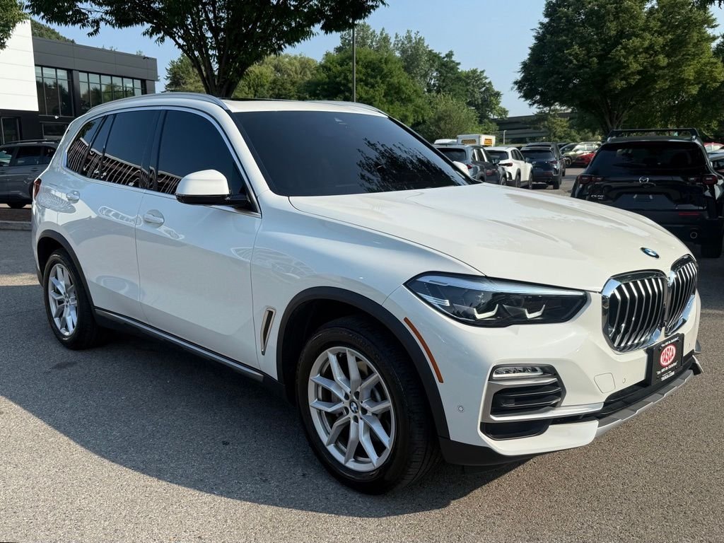 Used 2020 White BMW xDrive40i image 1