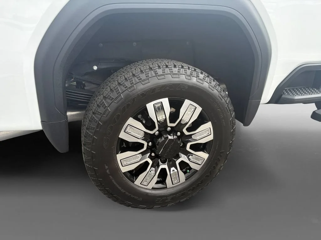 Used 2025 Summit White GMC Denali image 10