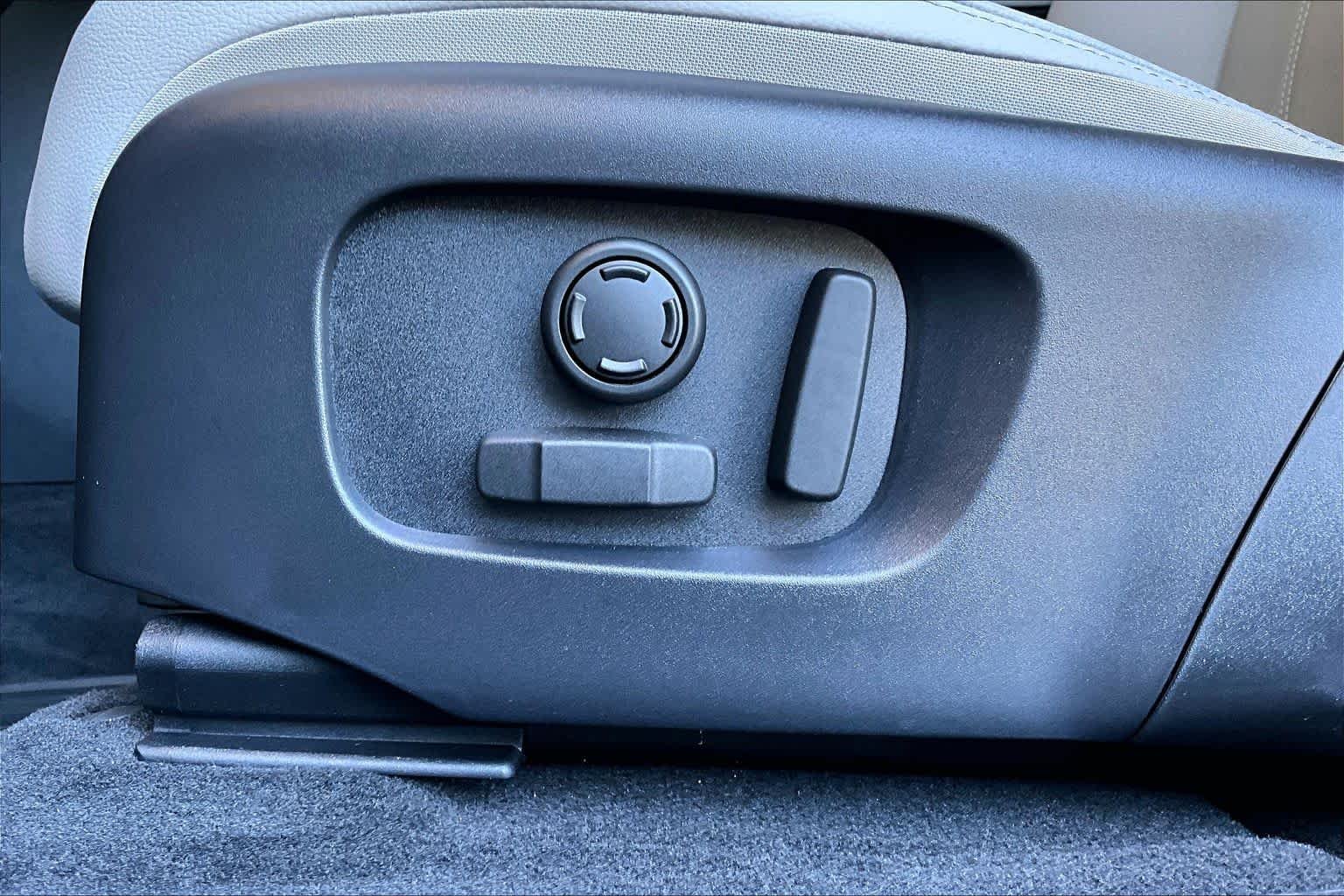 New 2026 Eiger Grey Land Rover Core S image 20