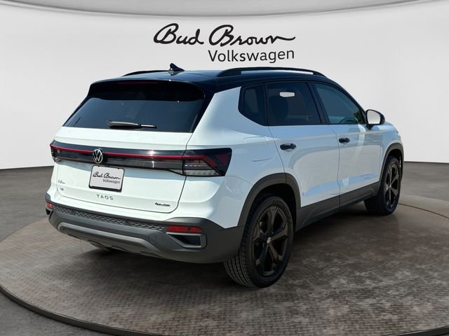 Certified Used 2025 Pure White w/Deep Black Roof Volkswagen 1.5T SE Black image 5