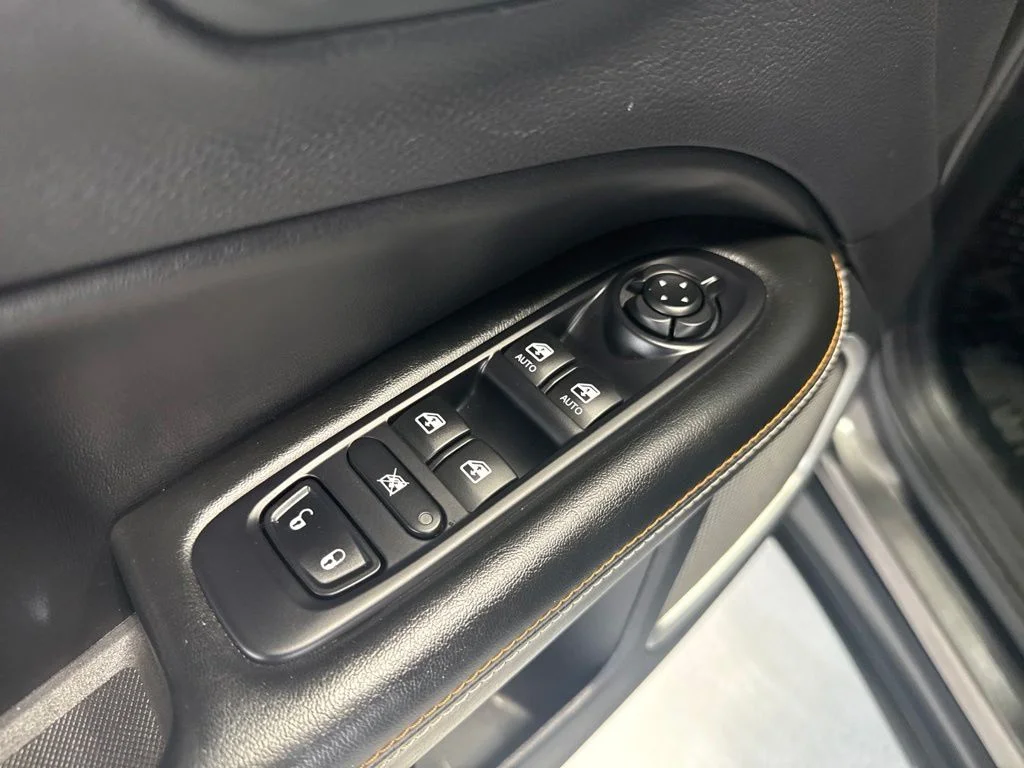 Used 2018 Gray Jeep Latitude image 12