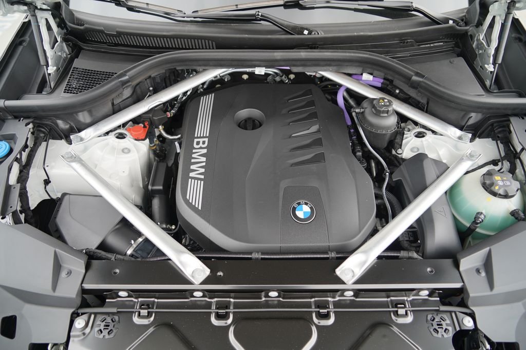 New 2026 Alpine White BMW sDrive40i image 20