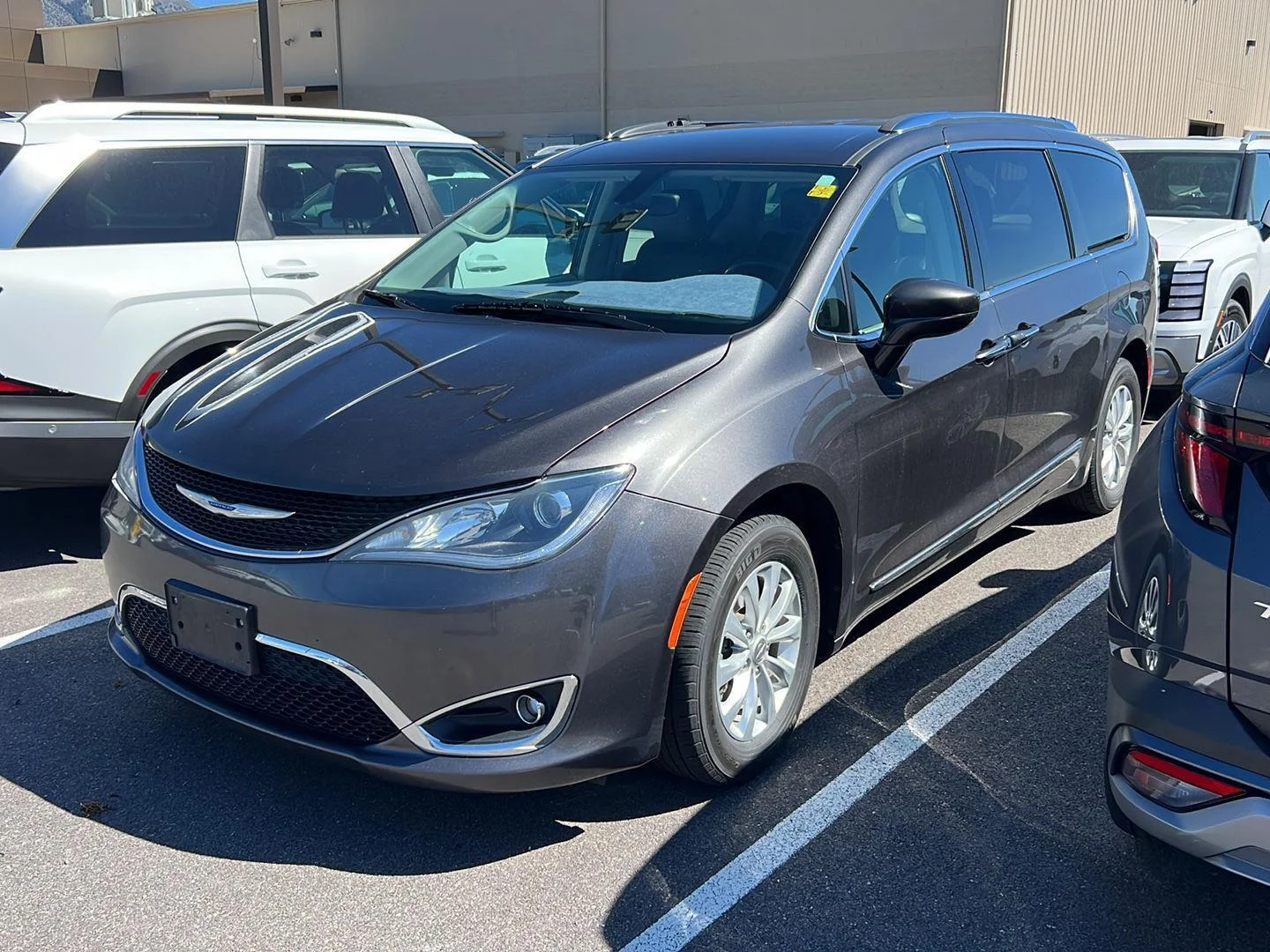 2019 Chrysler Pacifica Touring L's photo