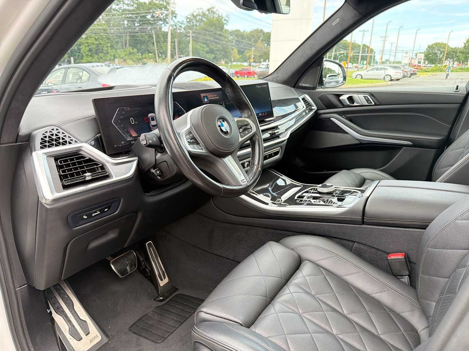 Used 2024 Alpine White BMW xDrive40i image 10