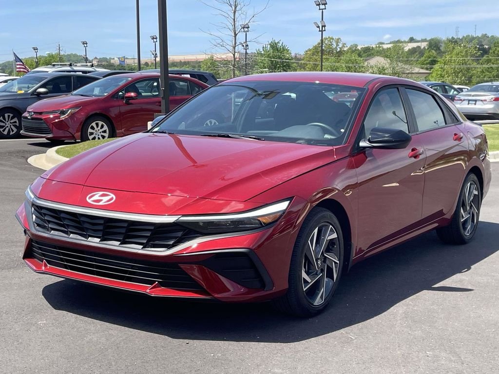 Used 2025 Red Hyundai SEL Sport image 4