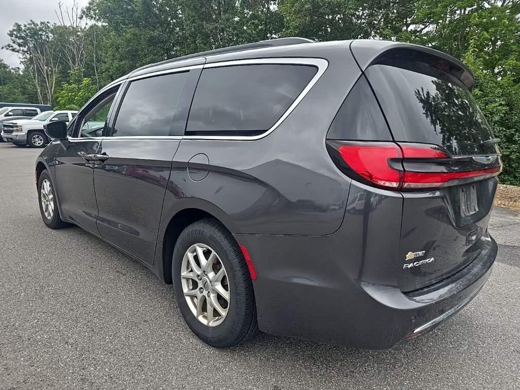 Used 2022 Granite Crystal Metallic Clearcoat Chrysler Touring L image 6