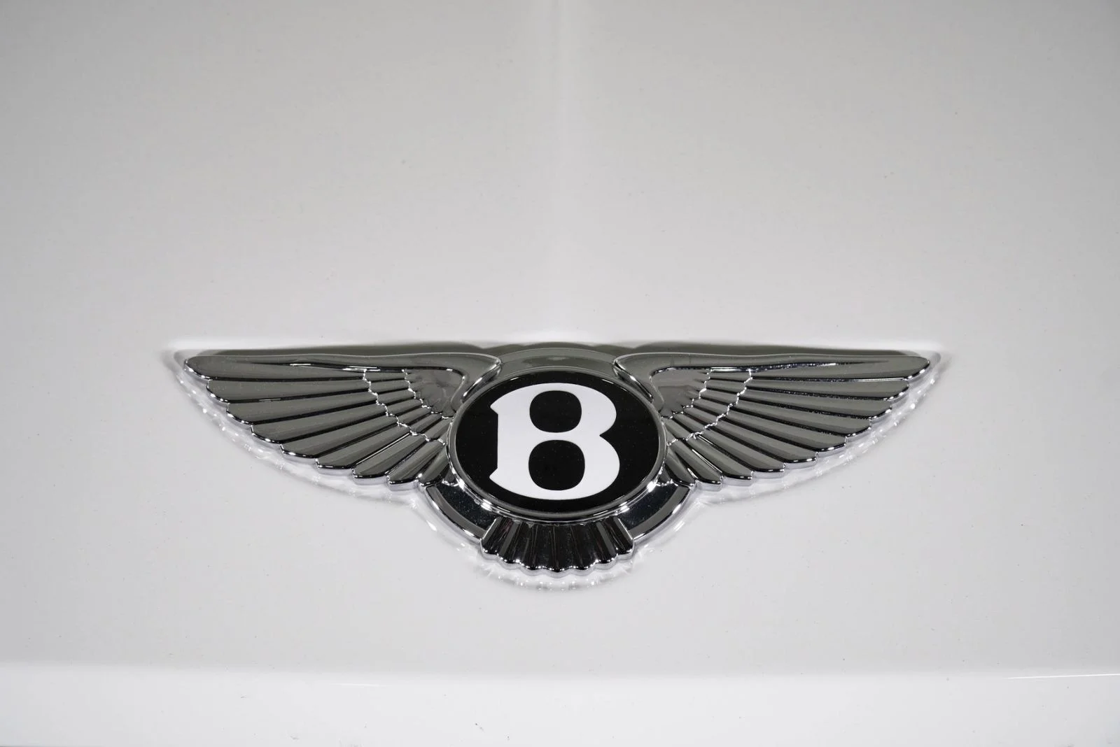 New 2026 White Bentley  image 8