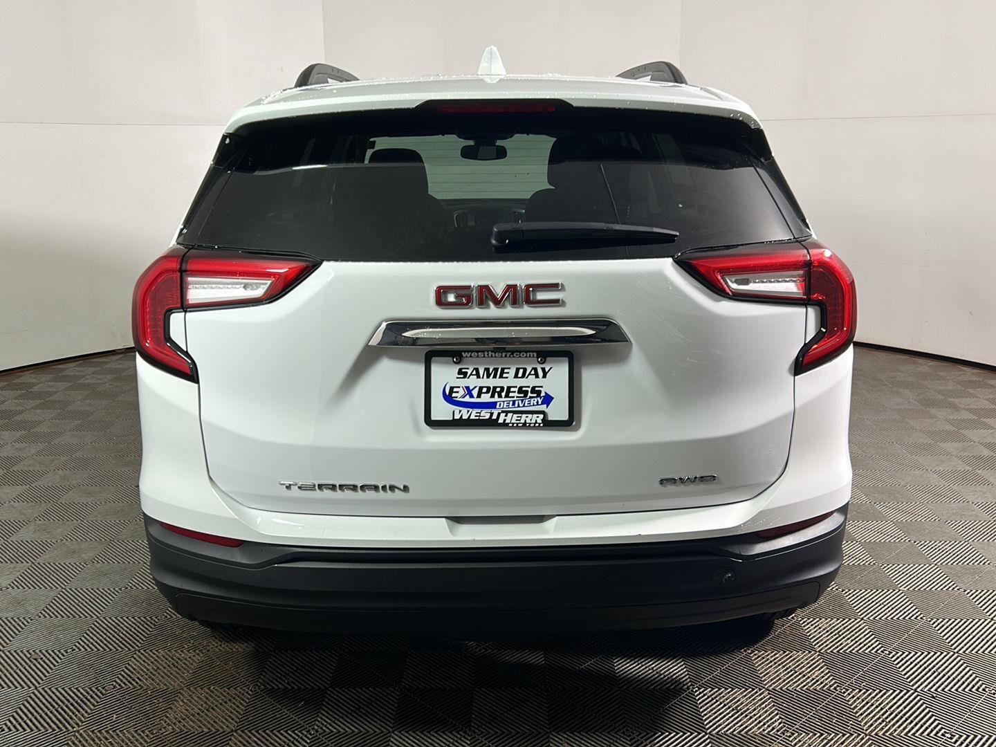 Used 2024 Summit White GMC SLE image 7
