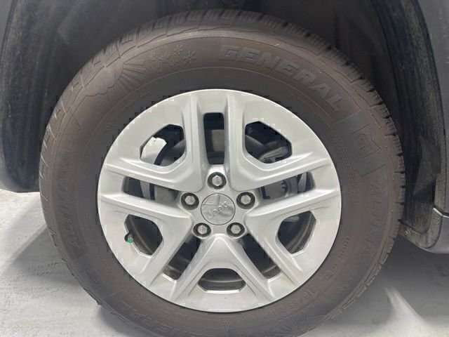 Used 2021 Silver Jeep Sport image 6