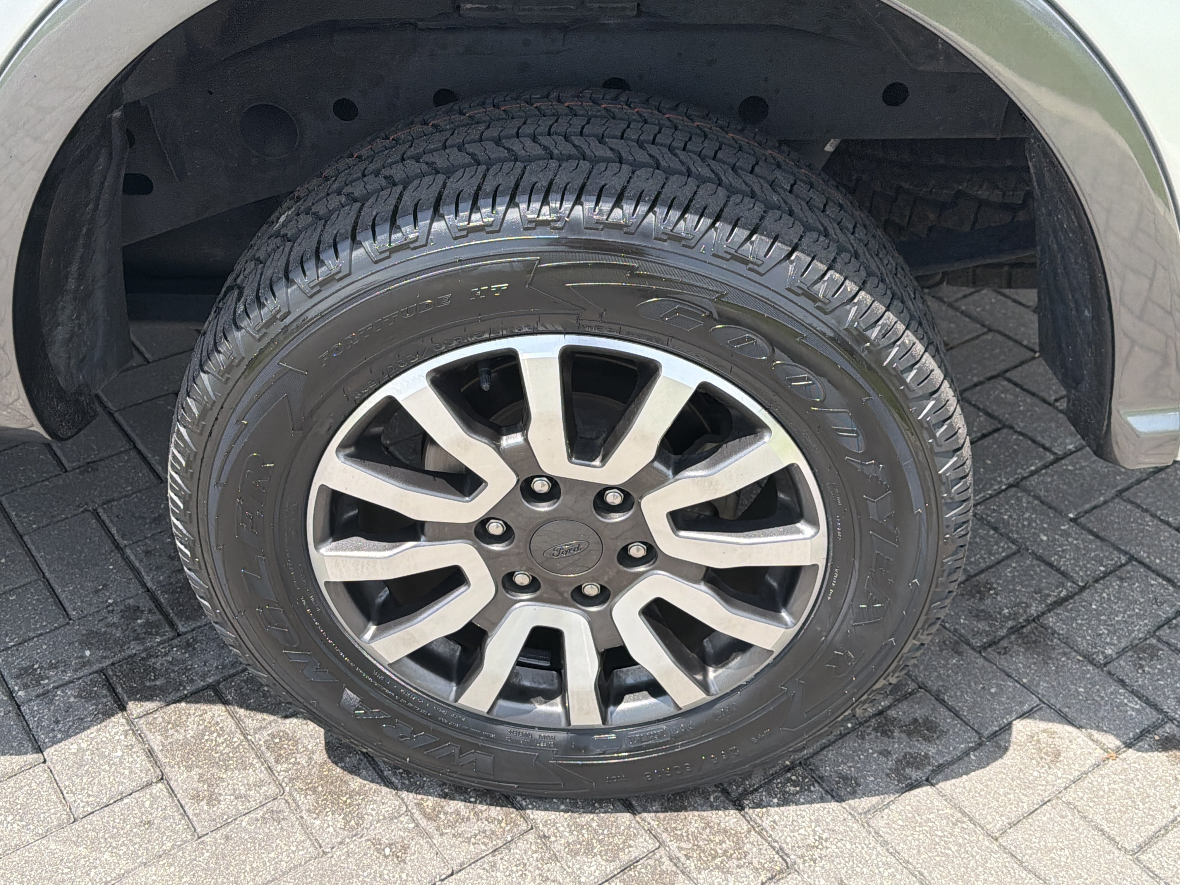 Used 2019 Ingot Silver Metallic Ford LARIAT image 15