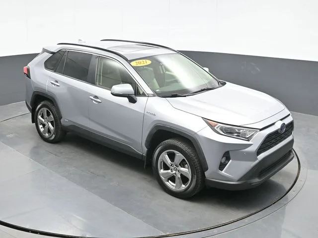 Used 2021 Silver Toyota XLE Premium image 14