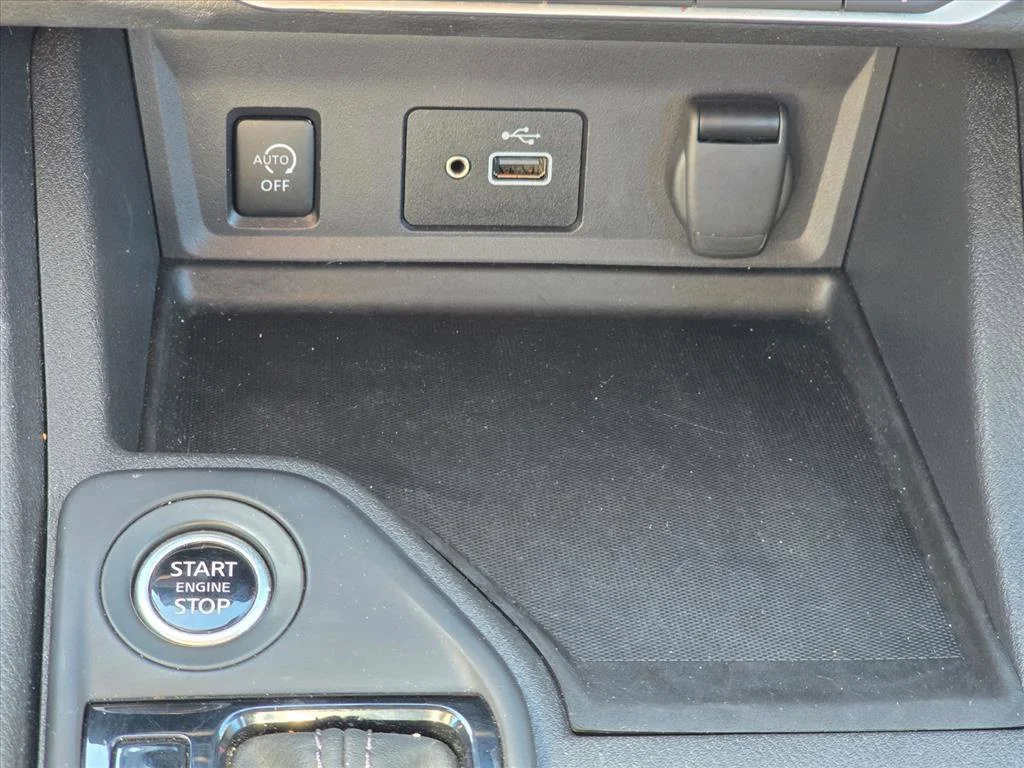 Used 2025 White Nissan S image 19