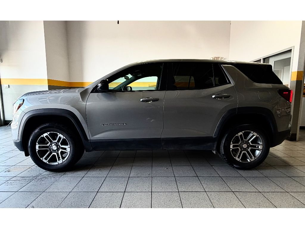 Used 2025 Gray GMC FWD Elevation image 12