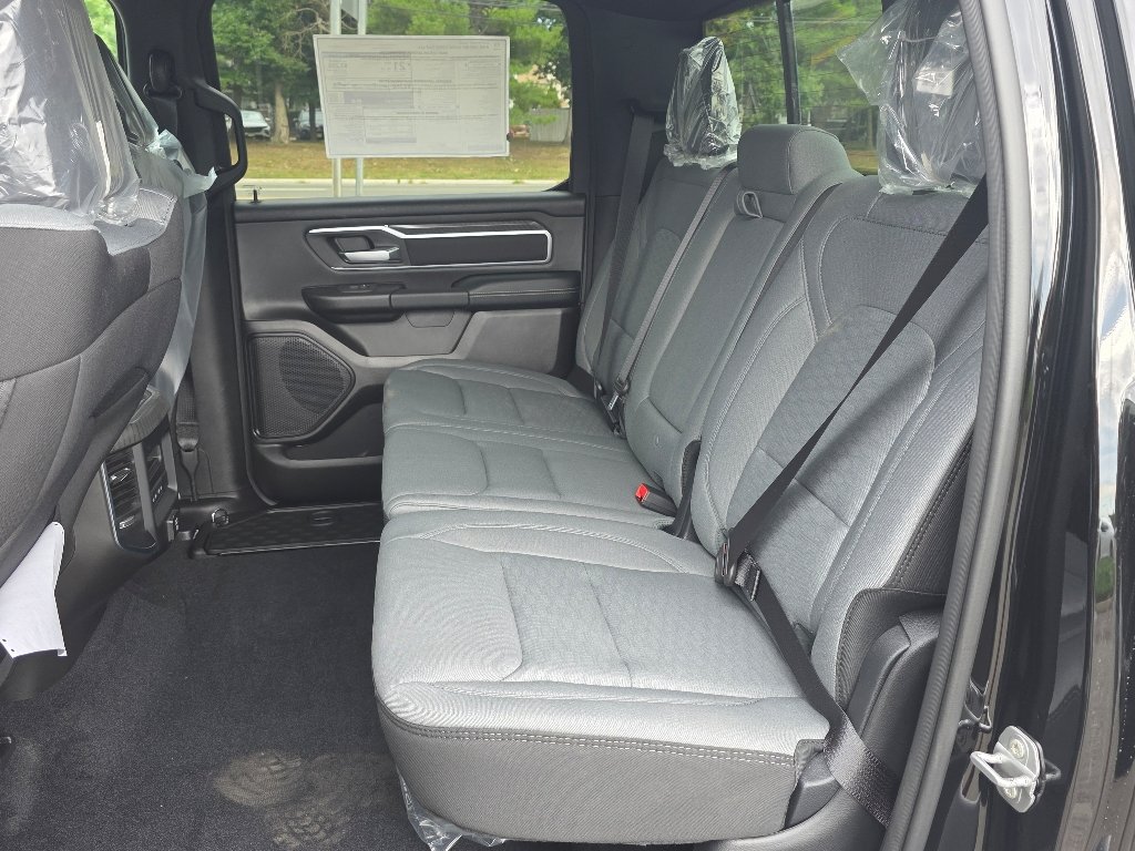 New 2026 Diamond Black Crystal Pearl-Coat Exterior Paint RAM Big Horn/Lone Star image 15