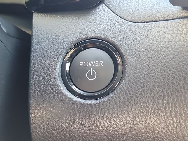 Used 2025 White Toyota LE image 25