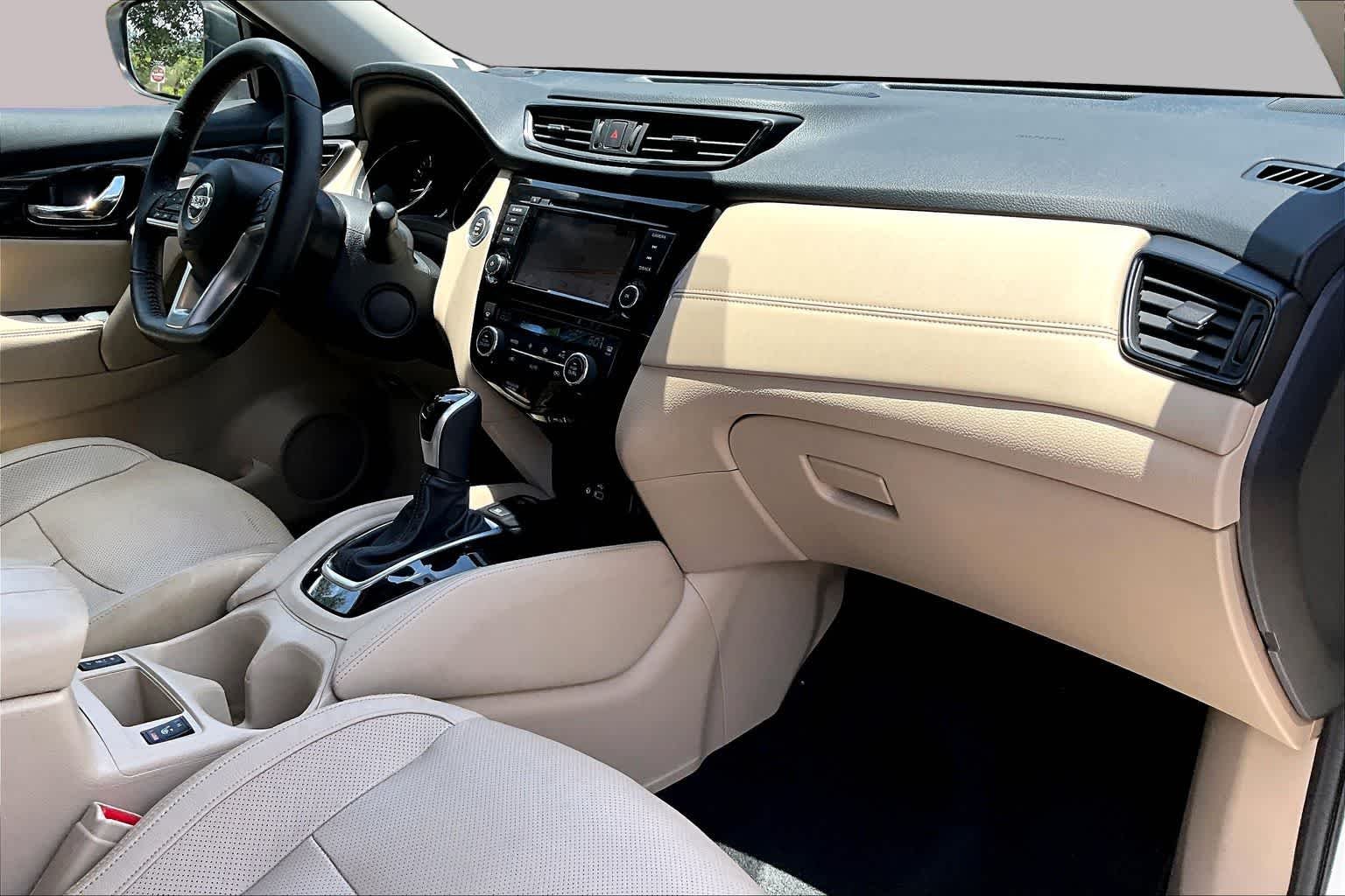Used 2020 Pearl White Tricoat Nissan SL image 19