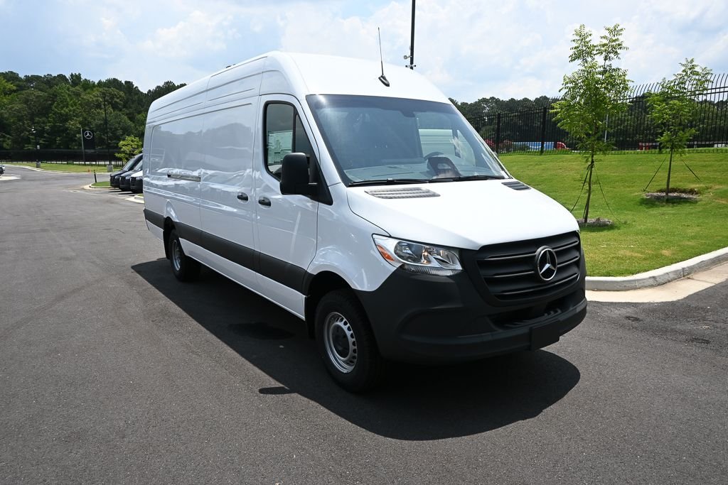 New 2026 Arctic White Mercedes-Benz Cargo 170 WB image 21