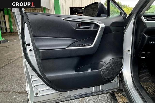 2022 Toyota RAV4 LE - Photo 22