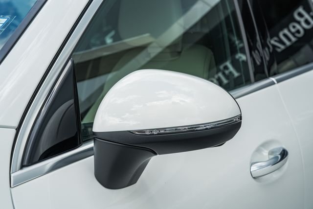 Used 2024 Polar White Mercedes-Benz GLC 300 image 15