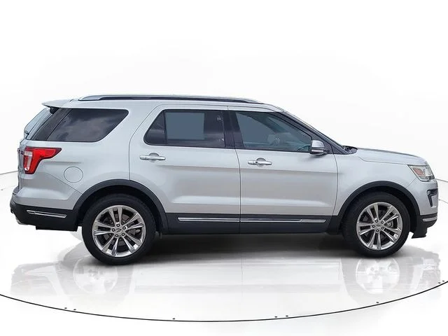 Used 2018 Silver Ford Limited image 4