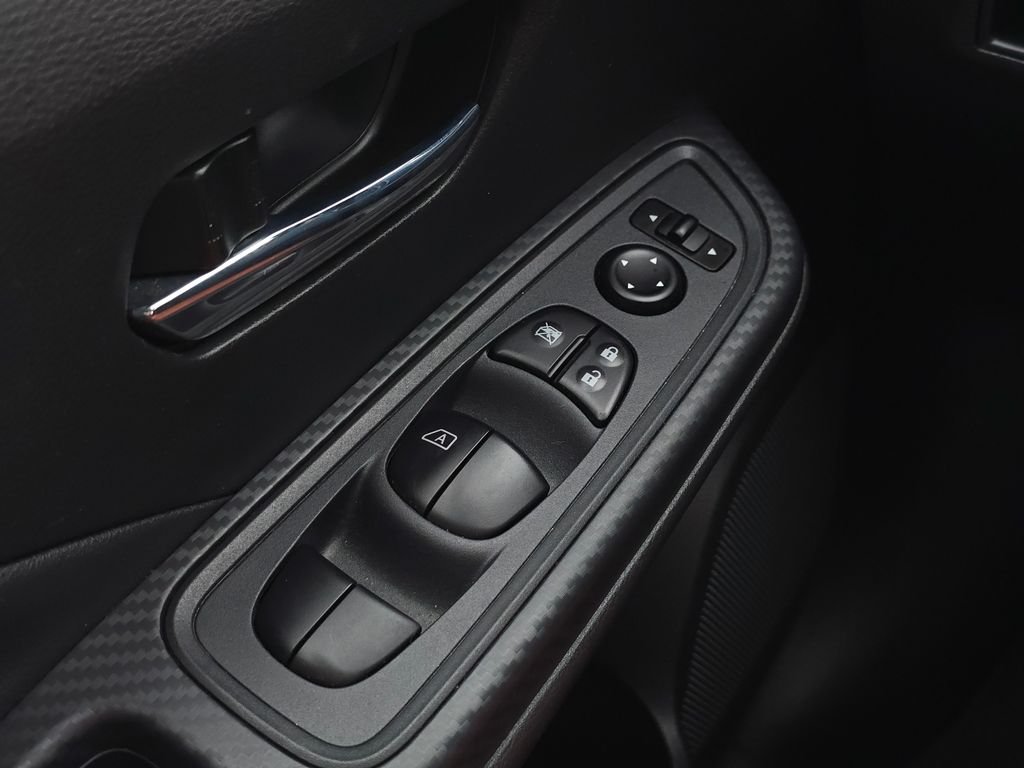 Used 2025 Black Nissan 1.6 SV image 27
