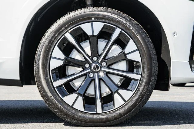 New 2026 Crystal White Volvo Plus image 16
