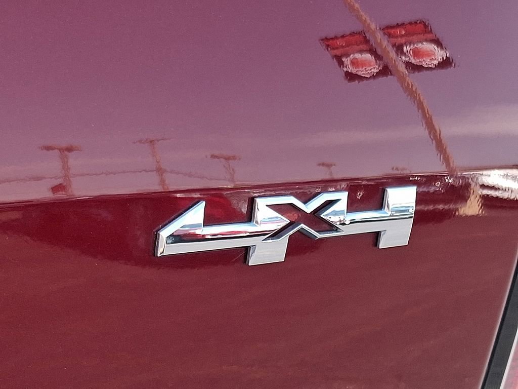 Used 2019 RED QUARTZ TINTCOAT GMC 4WD SLE image 31