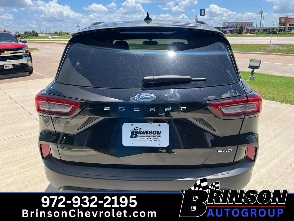 Used 2025 Agate Black Metallic Ford ST-Line image 8