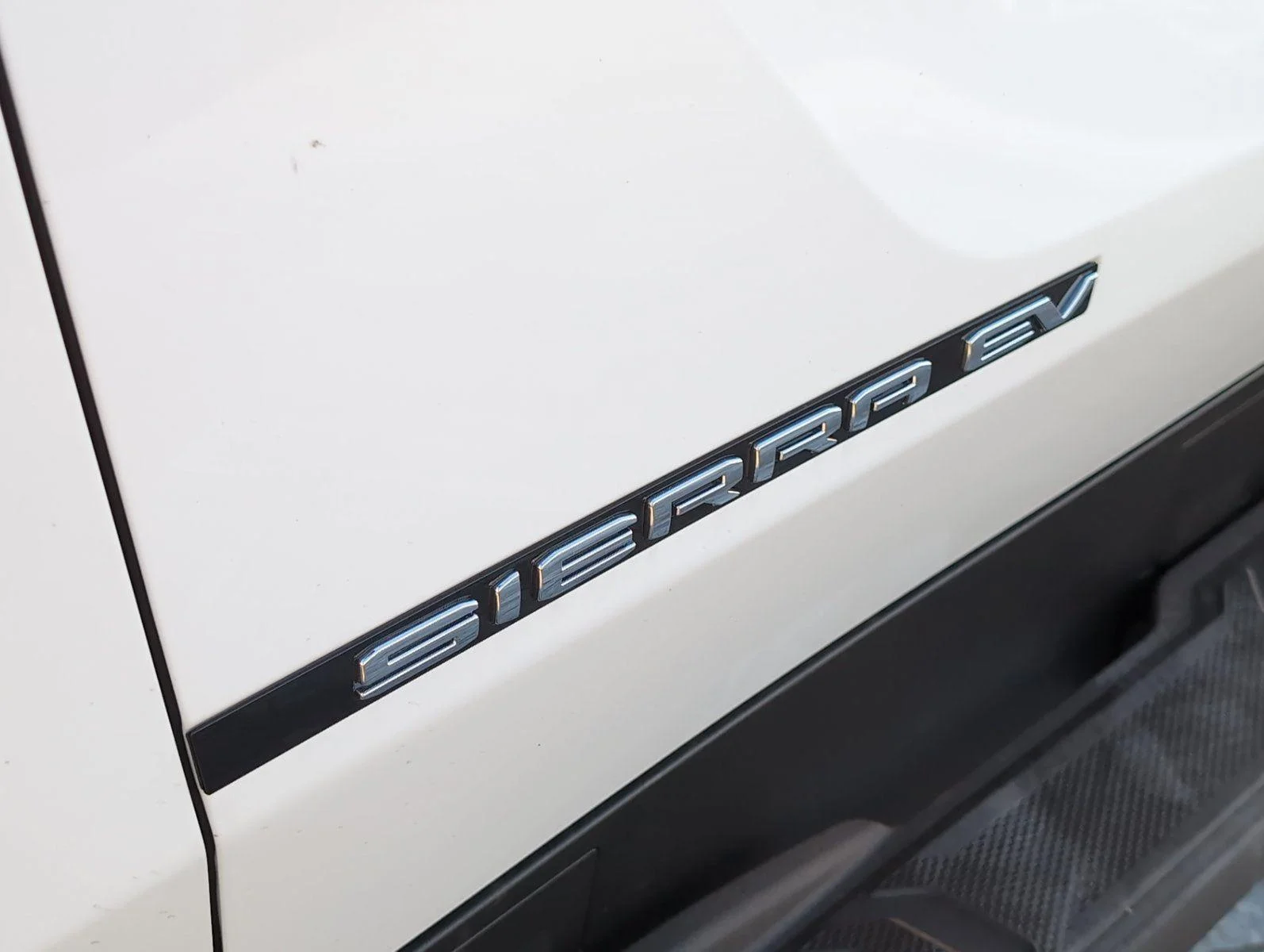 New 2026 Summit White GMC Elevation Standard Range image 25